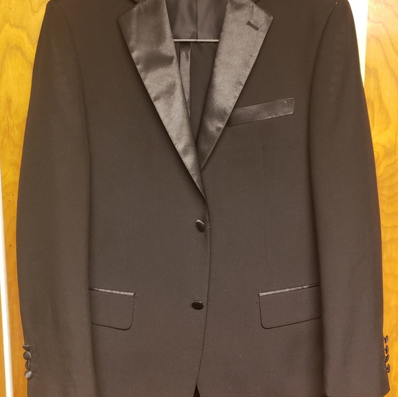 Tuxedo - Picture 1 of 16